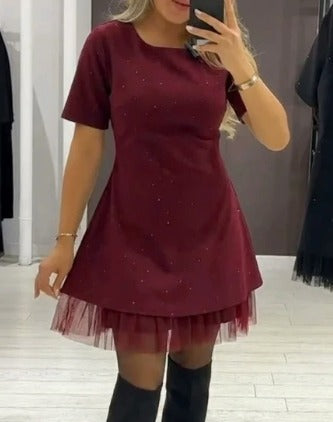 Martina – Vestido mini elegante con strass y bajo de encaje