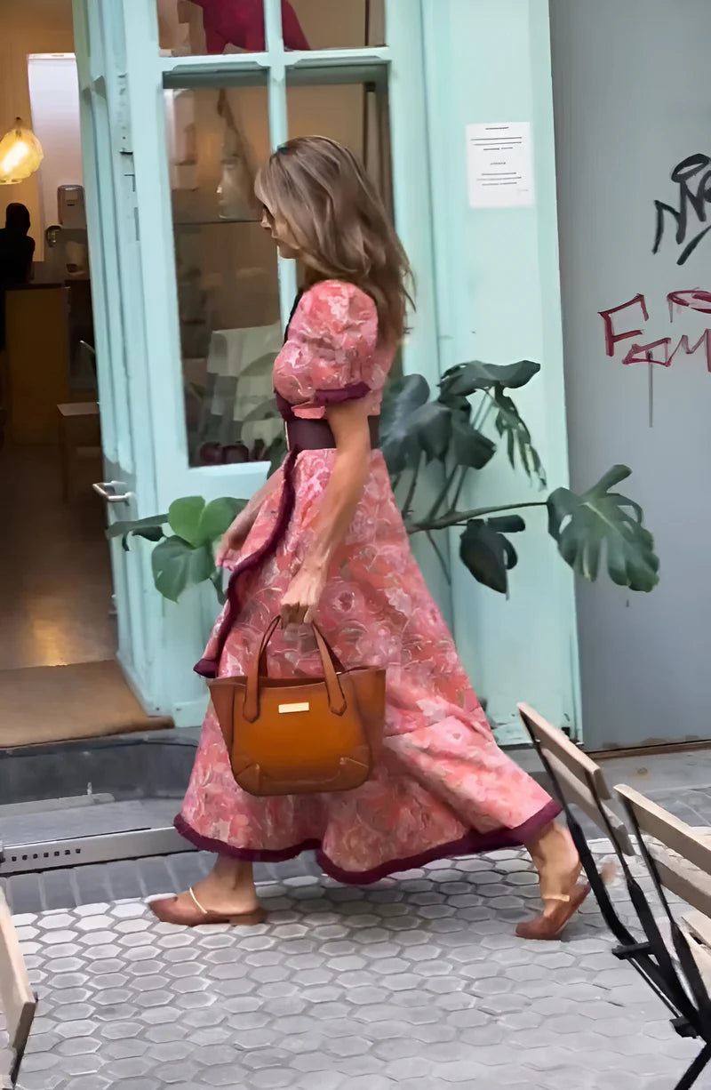 Yasmín - Elegante vestido largo rosa con mangas cortas
