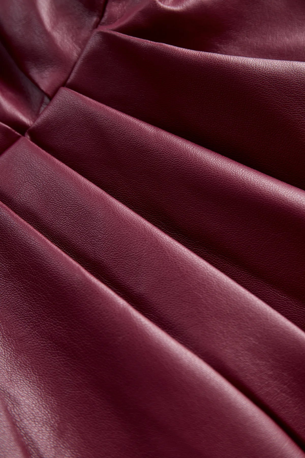 Vera - Vestido efecto cuero burdeos elegante