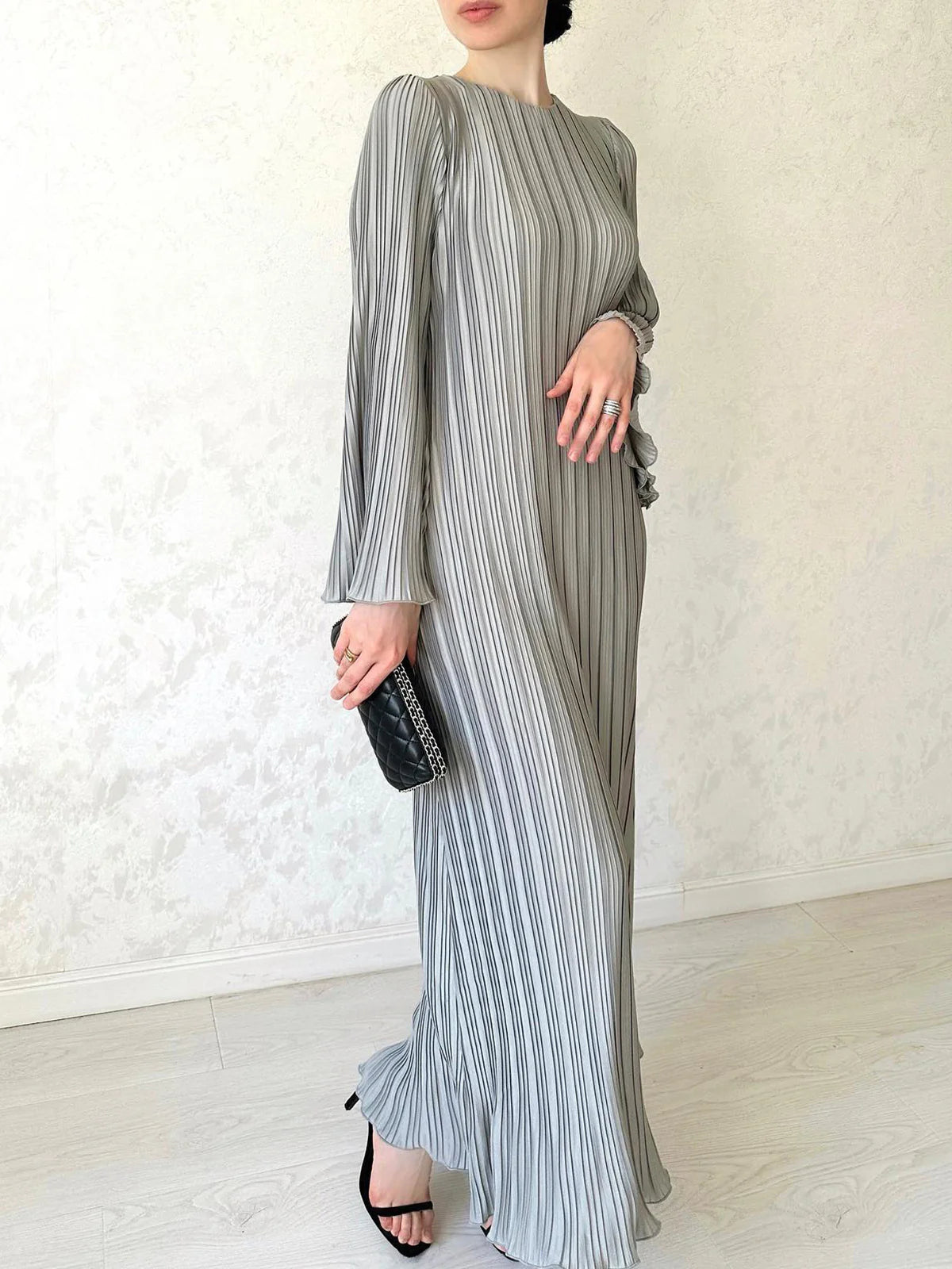 Felicia™ – Vestido largo plisado con mangas acampanadas