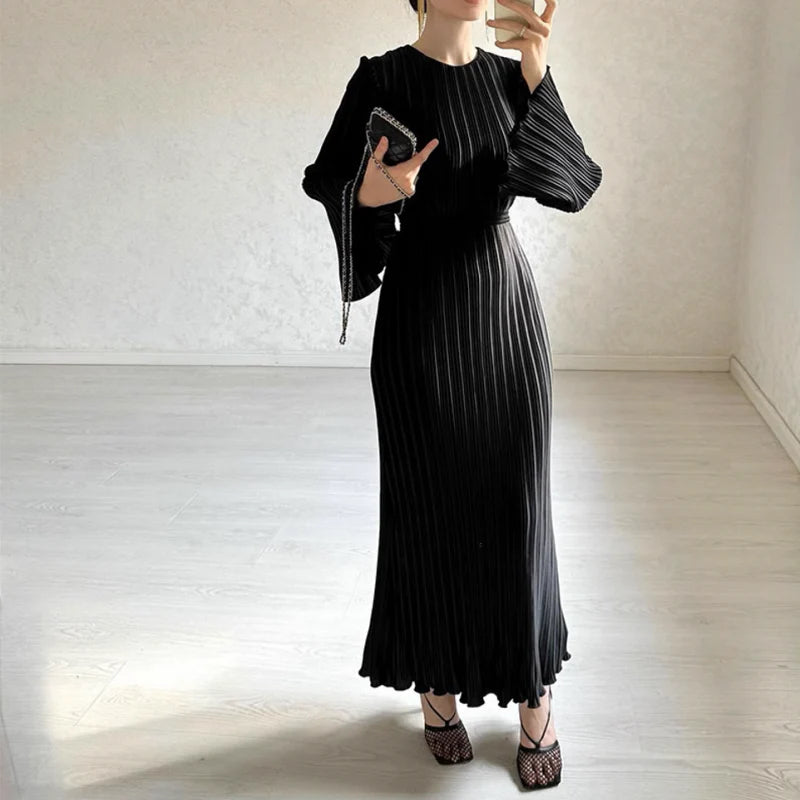 Felicia™ – Vestido largo plisado con mangas acampanadas