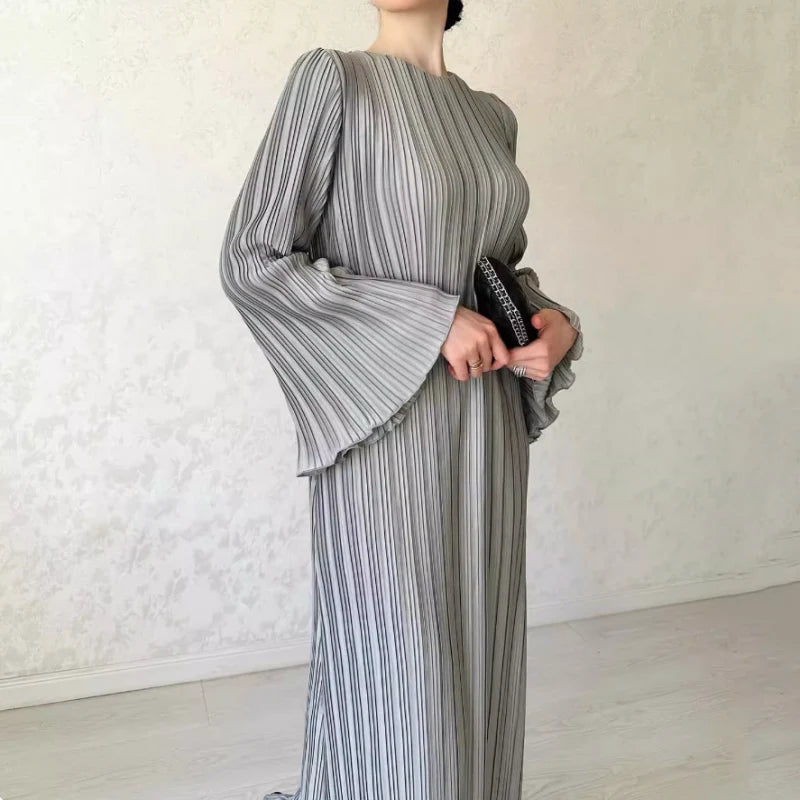 Felicia™ – Vestido largo plisado con mangas acampanadas