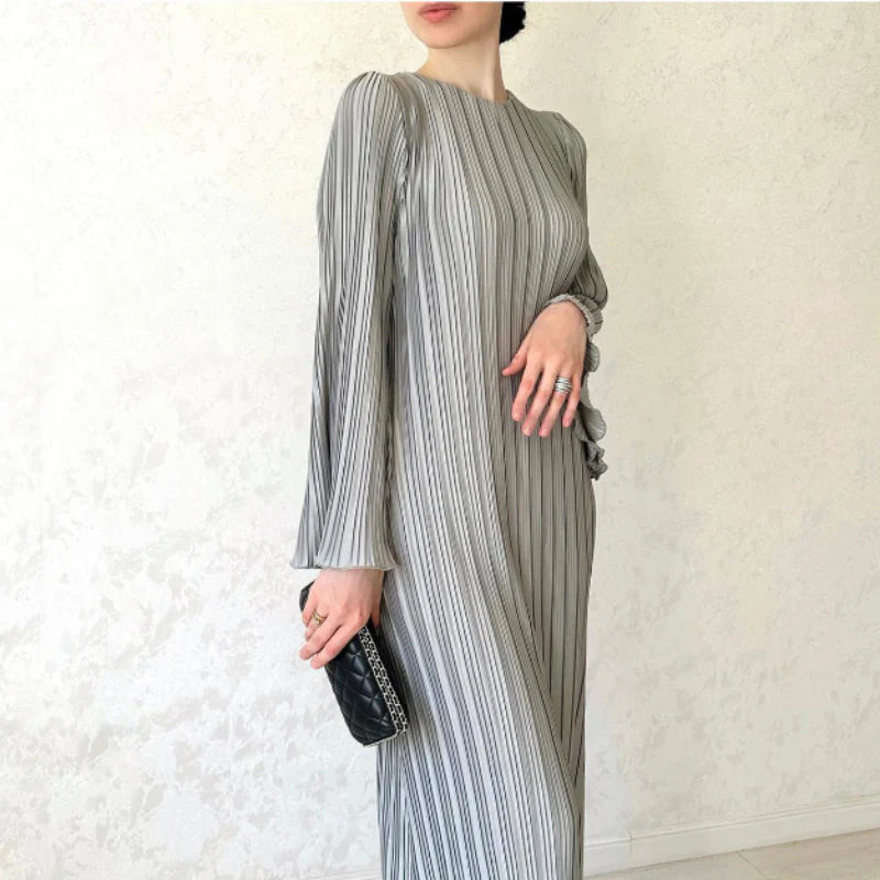 Felicia™ – Vestido largo plisado con mangas acampanadas