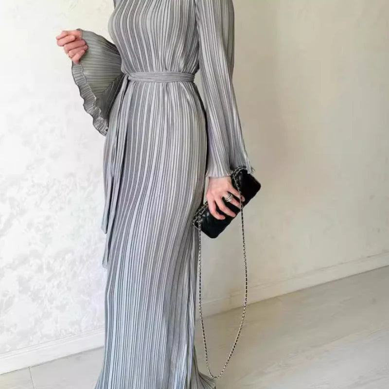 Felicia™ – Vestido largo plisado con mangas acampanadas