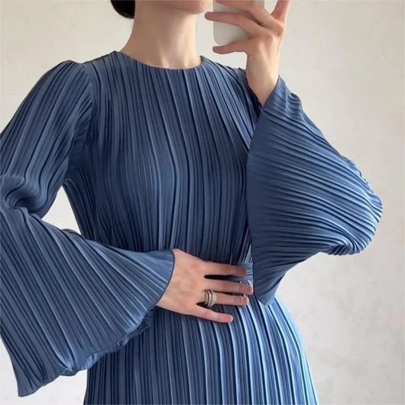 Felicia™ – Vestido largo plisado con mangas acampanadas