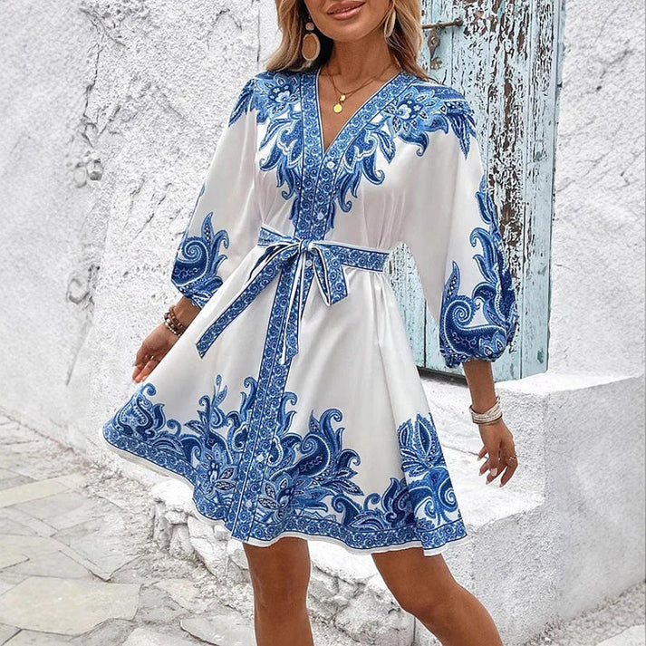 Oriana - Vestido corto estampado con escote en V y manga tres cuartos