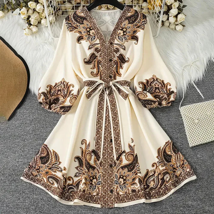 Oriana - Vestido corto estampado con escote en V y manga tres cuartos