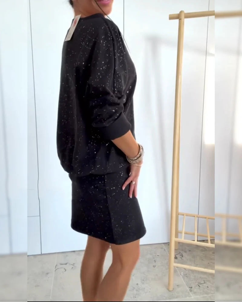 Alicia – Vestido recto con cuello redondo y brillo sutil