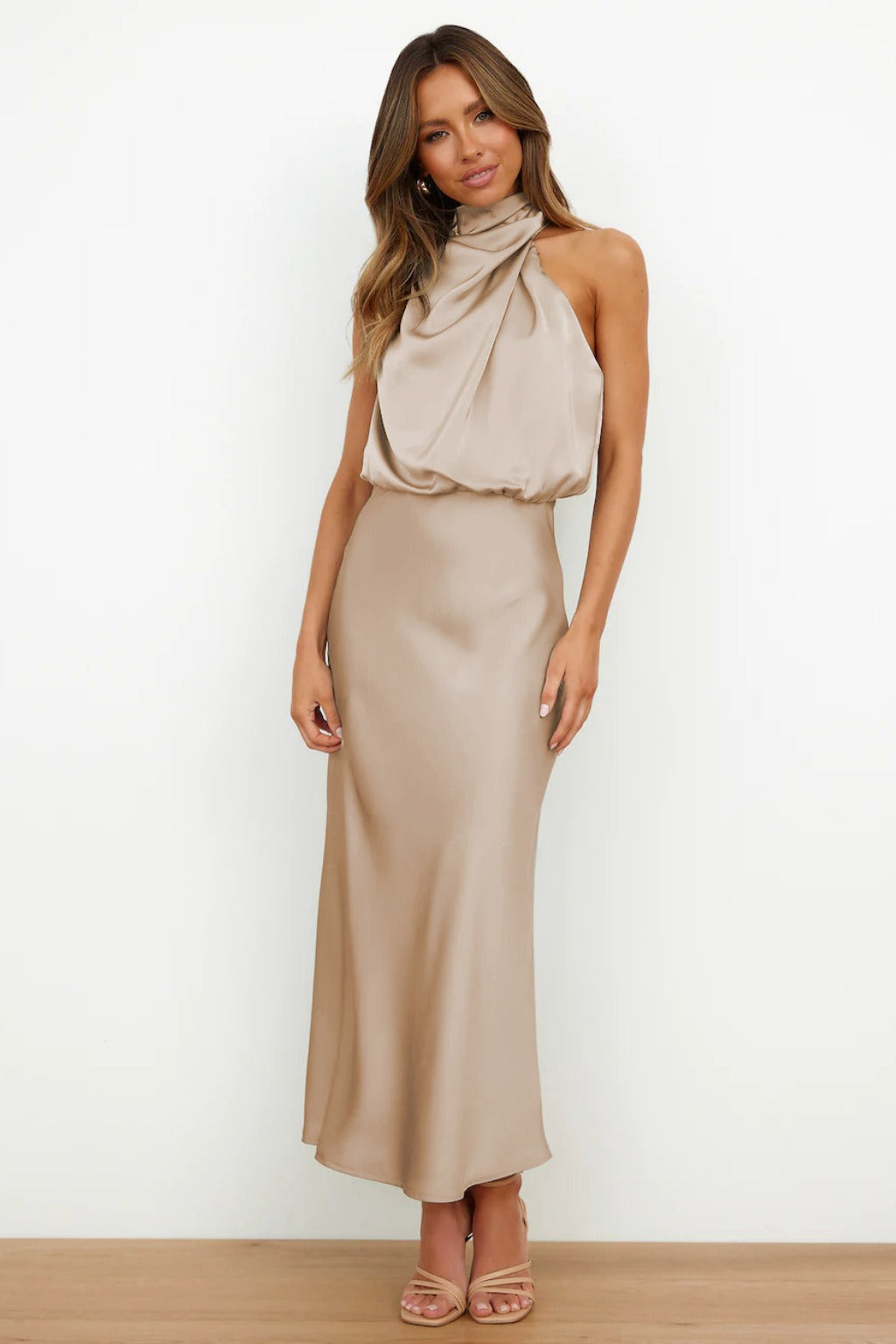 Beatriz - Vestido largo elegante con cuello drapeado
