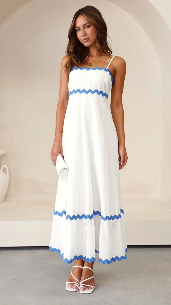 Clara™ Vestido largo con tirantes finos y detalle de ondas en contraste