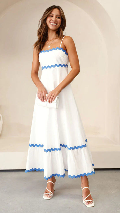 Clara™ Vestido largo con tirantes finos y detalle de ondas en contraste