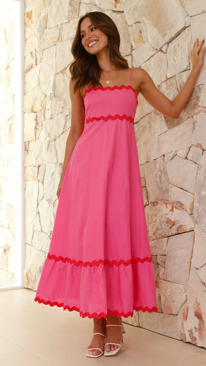Clara™ Vestido largo con tirantes finos y detalle de ondas en contraste