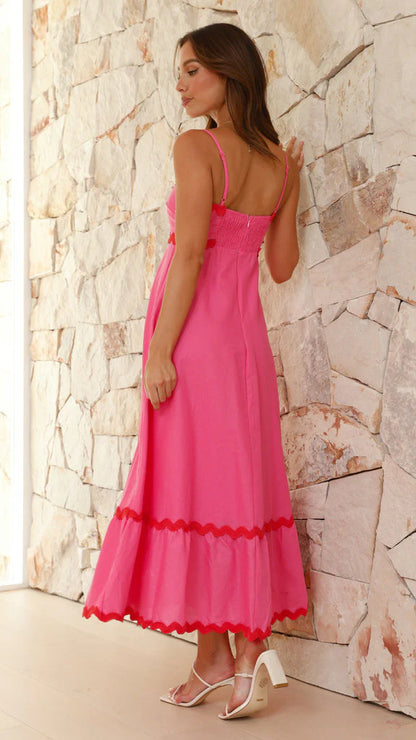 Clara™ Vestido largo con tirantes finos y detalle de ondas en contraste