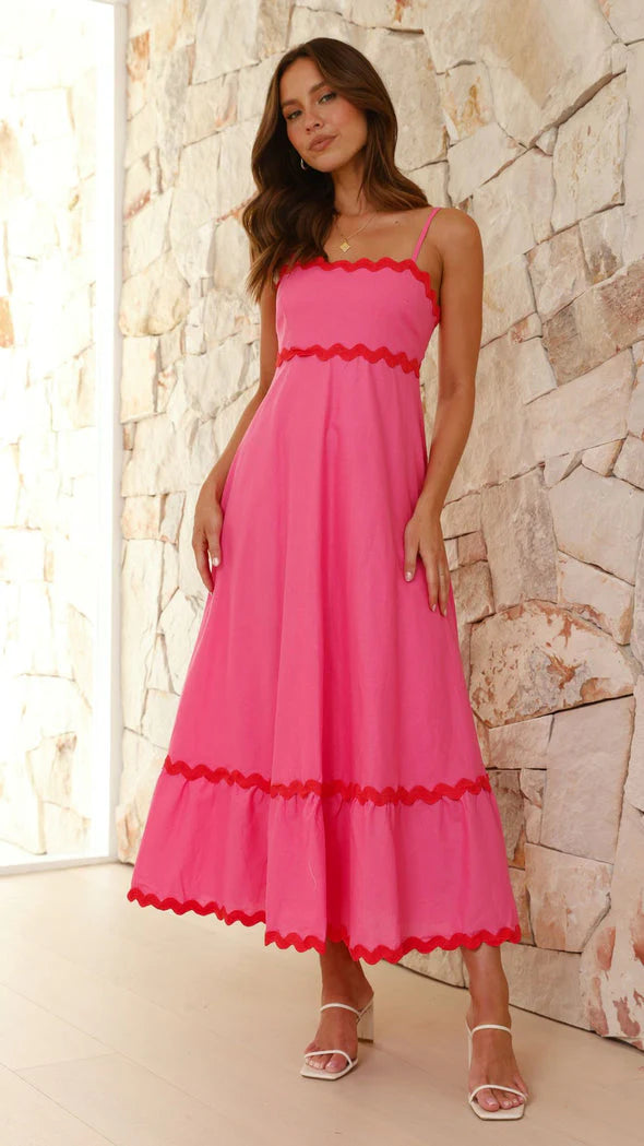 Clara™ Vestido largo con tirantes finos y detalle de ondas en contraste