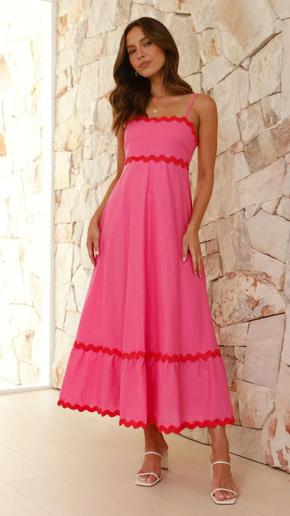 Clara™ Vestido largo con tirantes finos y detalle de ondas en contraste
