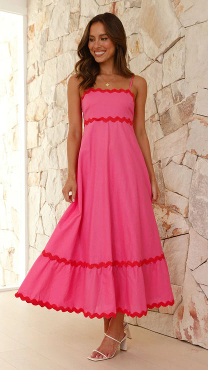 Clara™ Vestido largo con tirantes finos y detalle de ondas en contraste