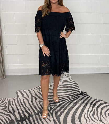 Solana – Vestido de encaje con hombros descubiertos