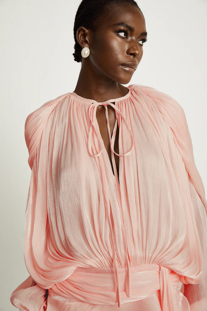 Eugenia – Vestido mini con volantes y pliegues neutros