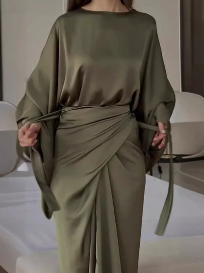 Patricia – Vestido maxi satinado con manga murciélago