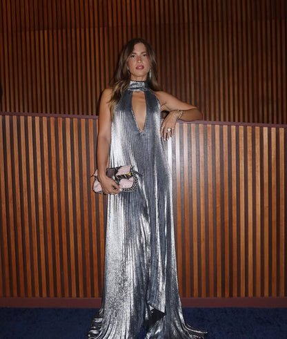 Nadia – Vestido maxi de fiesta metalizado plisado con escote halter