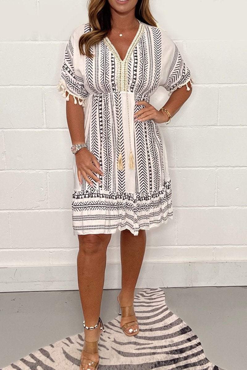 Nuria – Vestido corto con estampado étnico y detalles en borlas