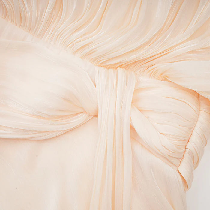 Eugenia – Vestido mini con volantes y pliegues neutros