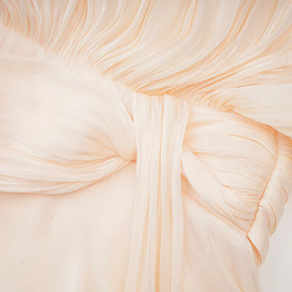 Eugenia – Vestido mini con volantes y pliegues neutros