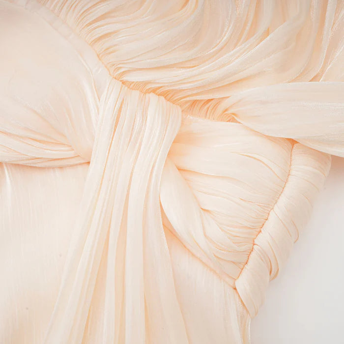 Eugenia – Vestido mini con volantes y pliegues neutros