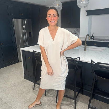 Gabriela™ – Vestido amplio de verano con escote en pico y estilo minimalista