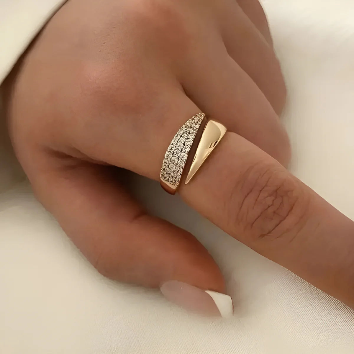 Julia – Anillo elegante Haven