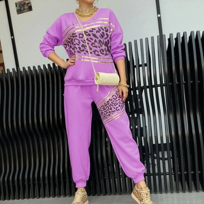 Carla – Conjunto de sudadera con estampado animal y detalles dorados