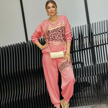 Carla – Conjunto de sudadera con estampado animal y detalles dorados