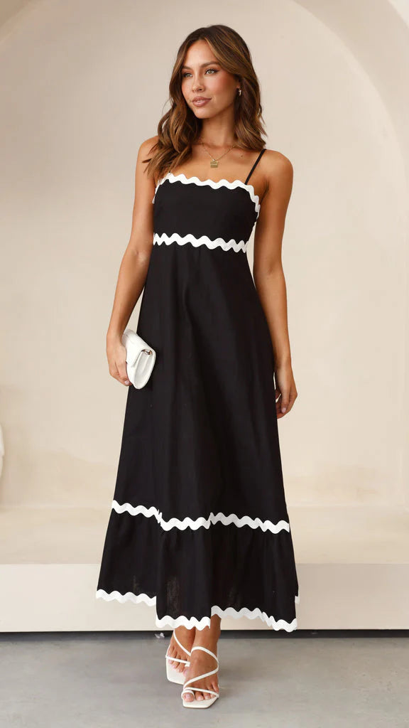 Clara™ Vestido largo con tirantes finos y detalle de ondas en contraste
