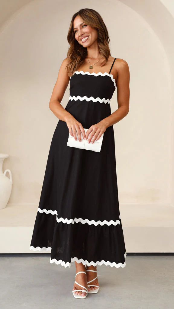 Clara™ Vestido largo con tirantes finos y detalle de ondas en contraste