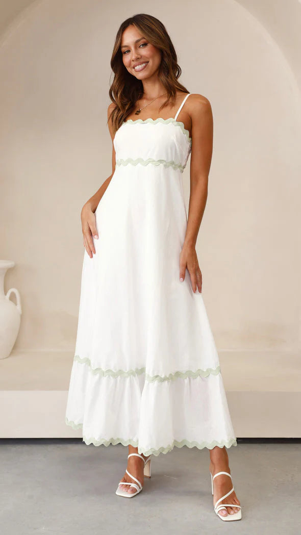Clara™ Vestido largo con tirantes finos y detalle de ondas en contraste