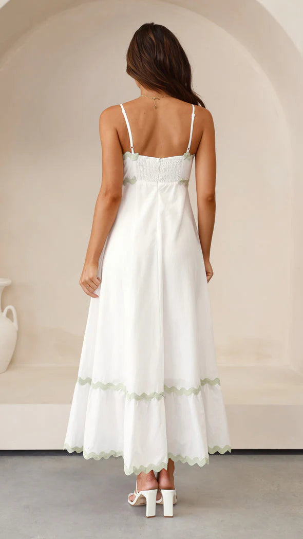 Clara™ Vestido largo con tirantes finos y detalle de ondas en contraste