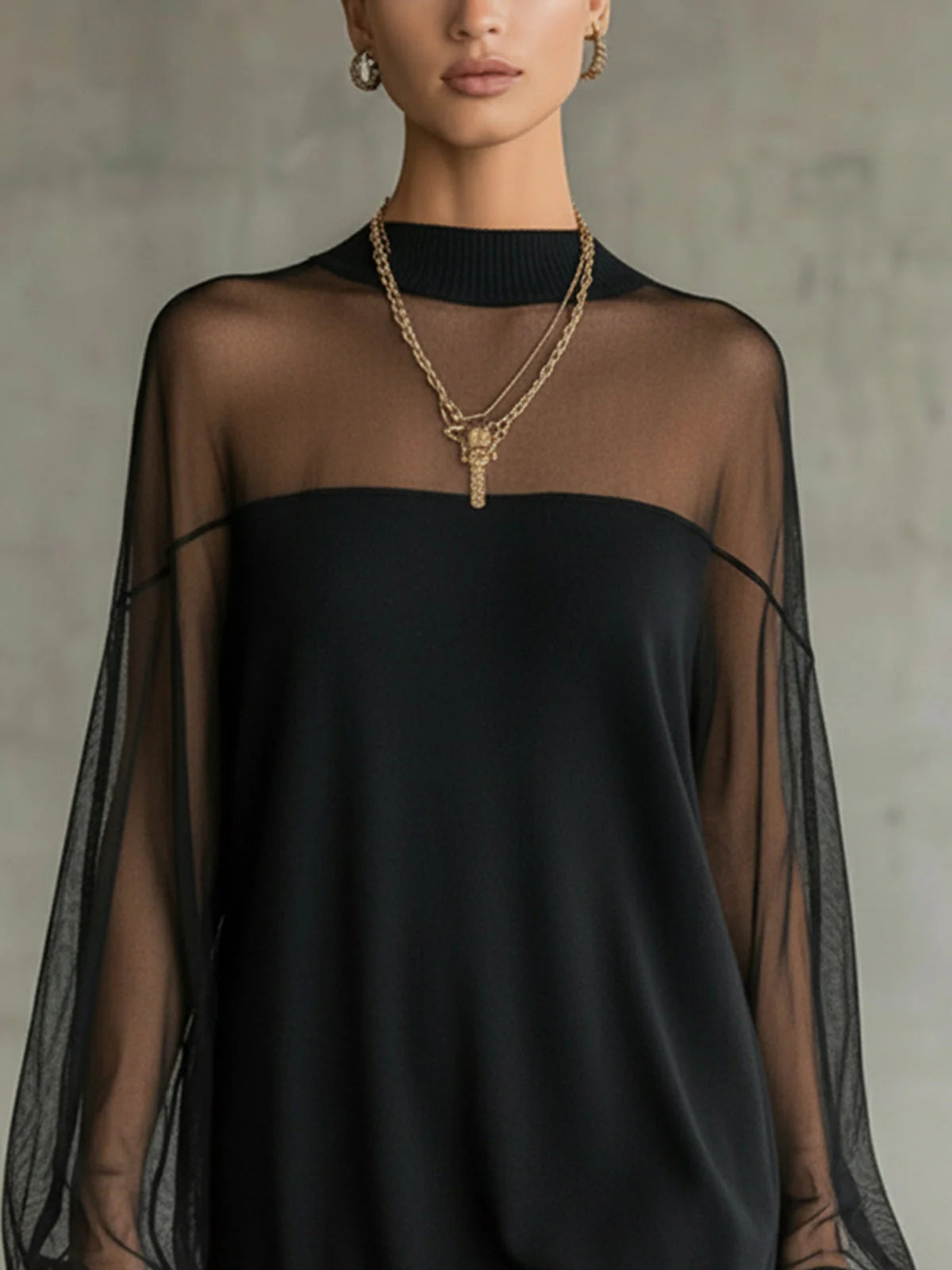 Susana – Minivestido negro con cuello alto y malla