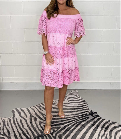 Solana – Vestido de encaje con hombros descubiertos