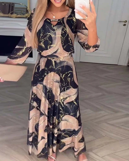 Cora - Vestido elegante con manga tres cuartos y estampado abstracto