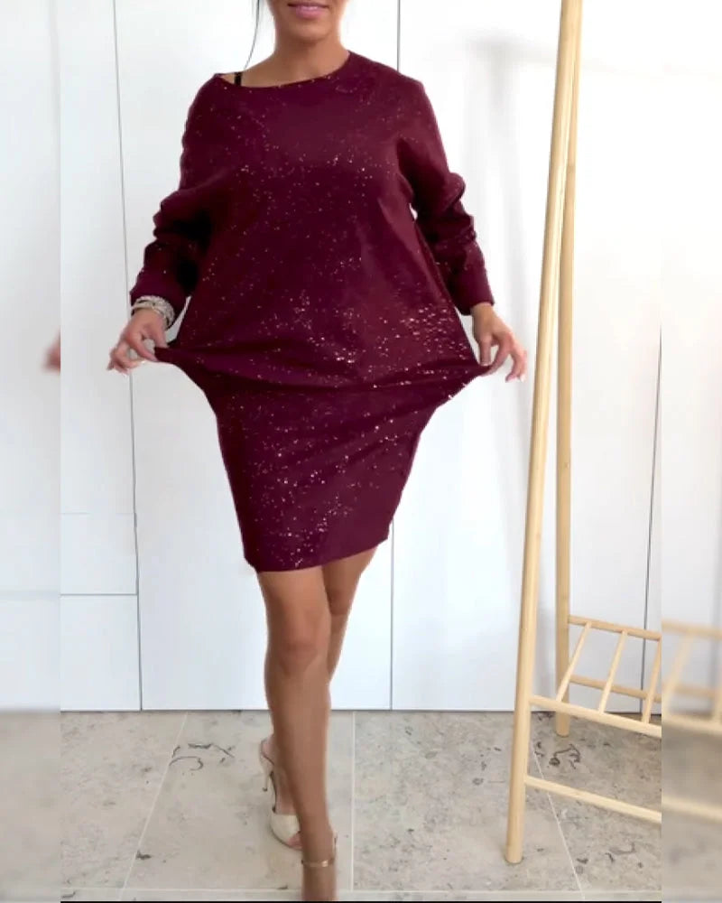 Alicia – Vestido recto con cuello redondo y brillo sutil