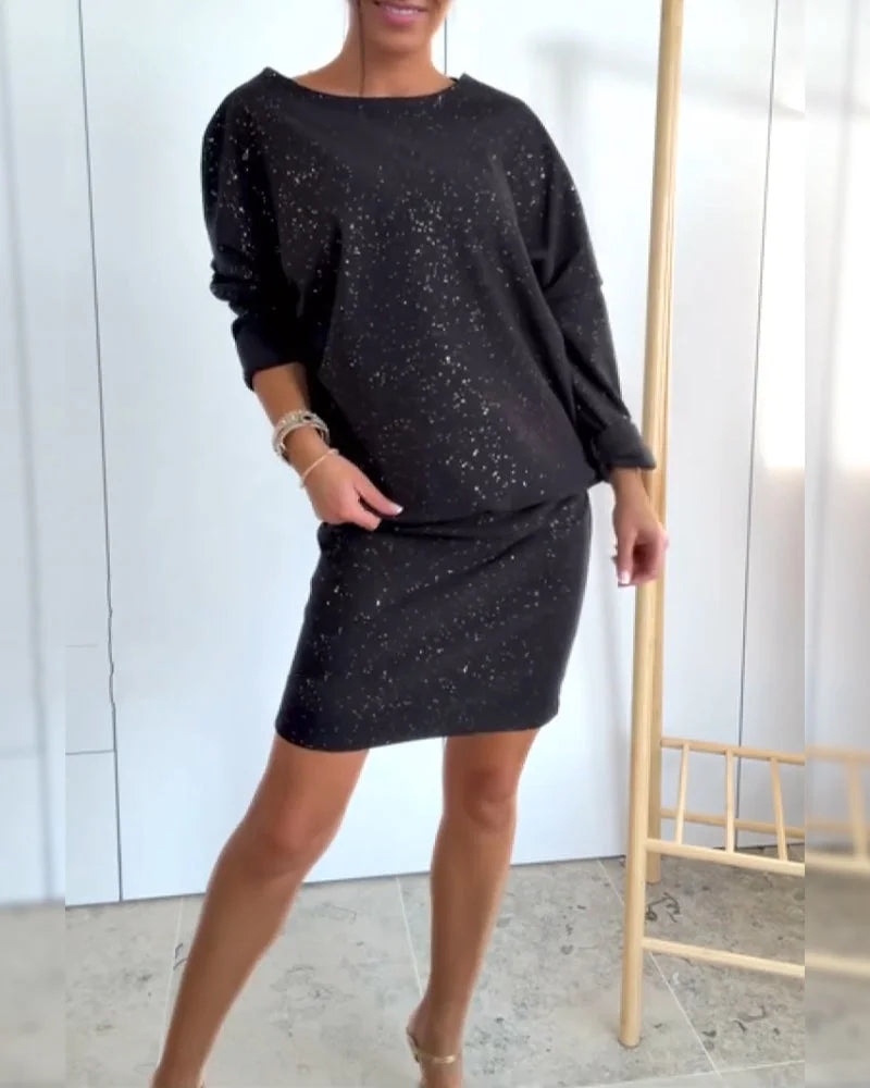 Alicia – Vestido recto con cuello redondo y brillo sutil