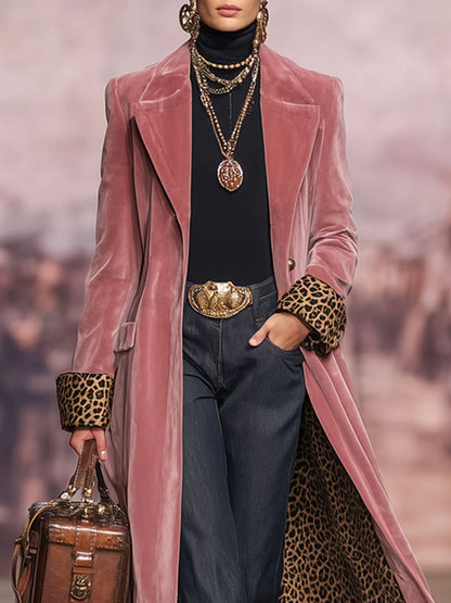 Leire – Abrigo de terciopelo con solapa y estampado de leopardo