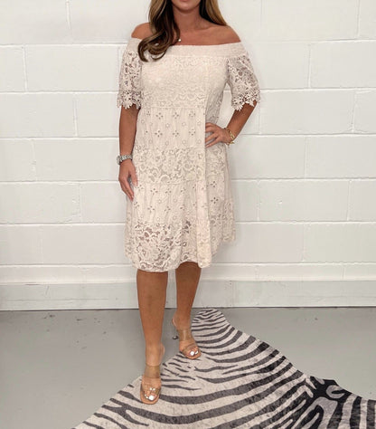 Solana – Vestido de encaje con hombros descubiertos