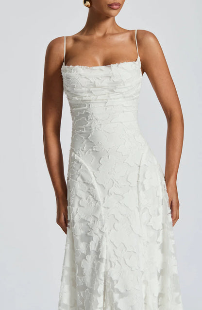 Clara Léon – Elegante vestido maxi