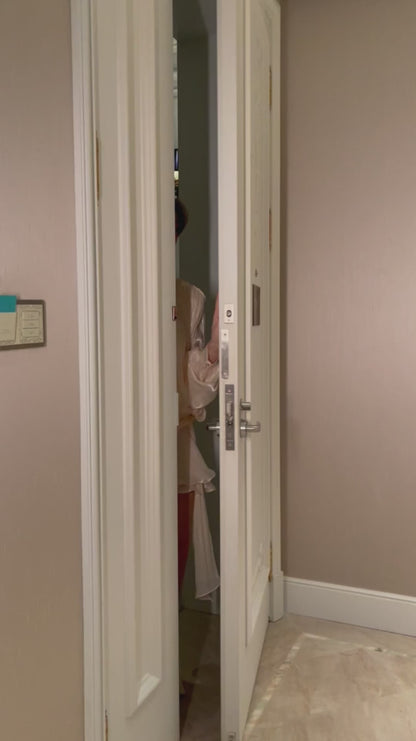 Eugenia – Vestido mini con volantes y pliegues neutros