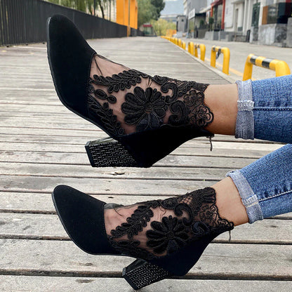 Chiara - Tacones con encaje floral y tacón brillante