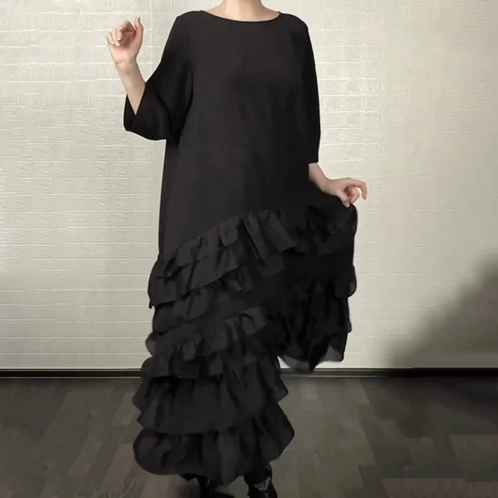 Eva – Vestido oversize fluido con volantes y capas