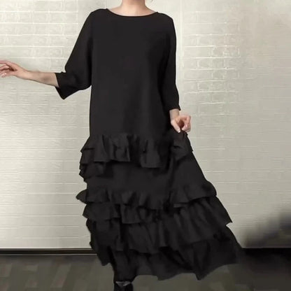 Eva – Vestido oversize fluido con volantes y capas