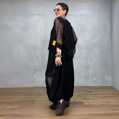 Ava - Conjunto negro de vestido con sobrecamisa calada