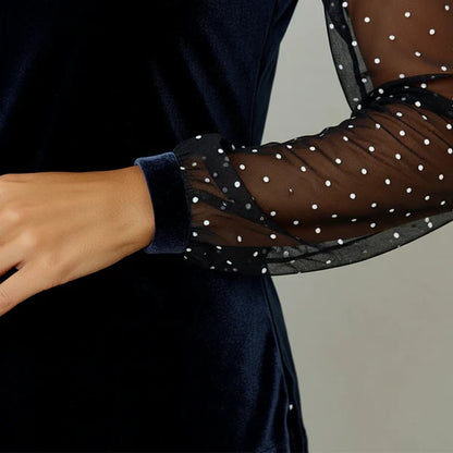 Mireia – Blusa elegante con escote en V y mangas de mesh